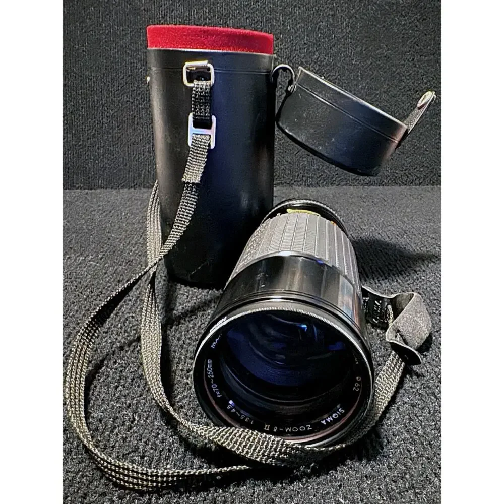 Sigma Zoom-8 II 70-250 mm f/3.5-4.5 Tele-Zoom Lens • Multicoated • 62 mm Skyligh